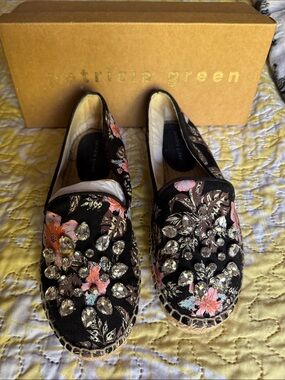 New Patricia green black floral crystal embellished espadrille size 8.